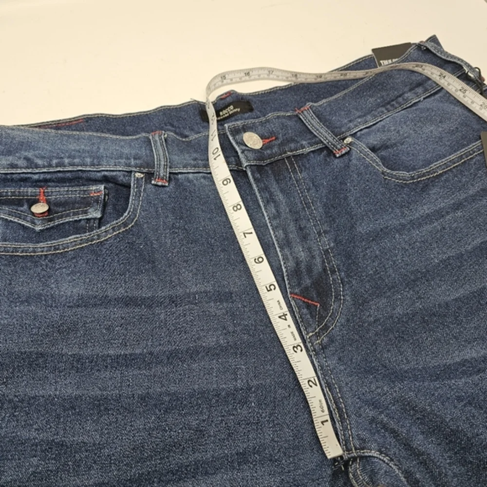 NWT True Religion Men’s size 38x32 Rocco Flap Pockets Relaxed‎ Skinny Blue Jean.